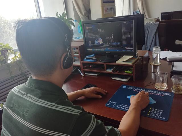 市科技局组织观看网络安全大型专题片《第五空间》