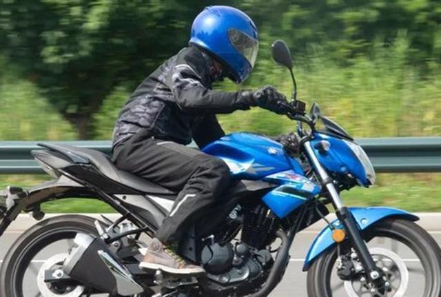 铃木最炫“街车小子”！动力合适，颜值惊艳，