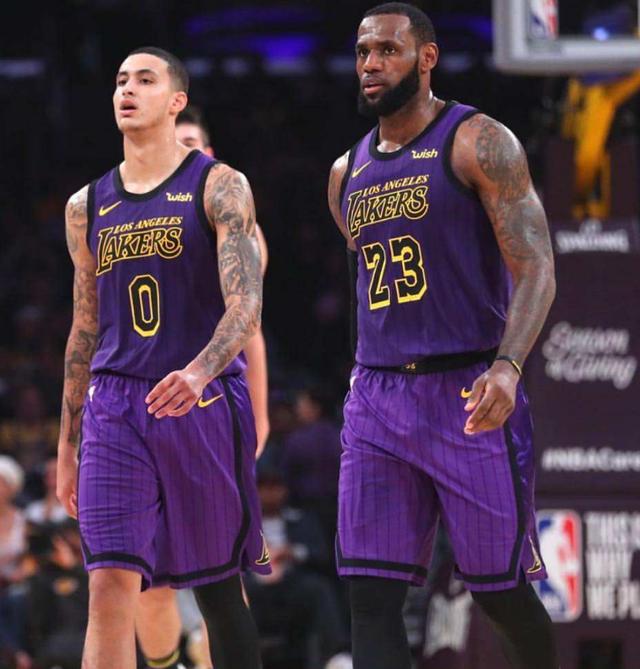 35歲的詹姆斯肌肉依舊強悍，碾壓年輕球員，希臘怪獸也不是對手啊！-黑特籃球-NBA新聞影音圖片分享社區