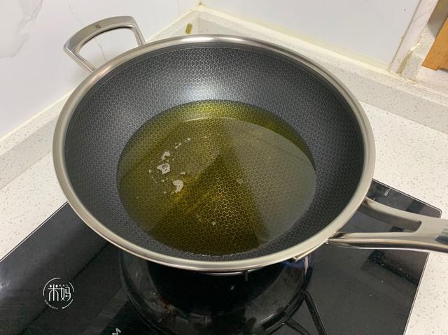 鸡胸肉别水煮了，试试这样做，香酥脆口，出锅瞬间被扫光，解馋