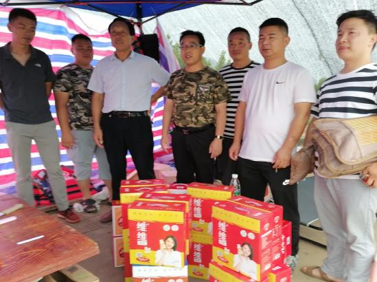 湖北武穴田在娥：防汛堤上，一路慰问，一路谢谢，一路爱心暖港城