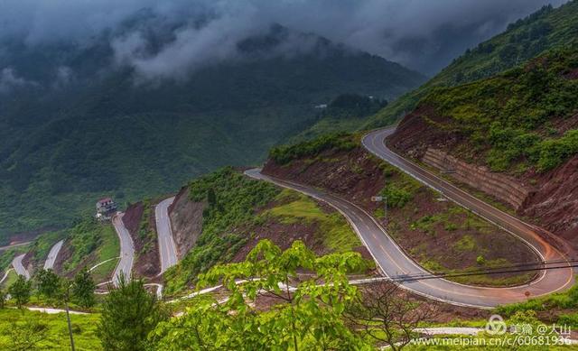 游家乡古叙扶贫公路：古蔺王大山观赏路段｛十一弯十一拐｝有感