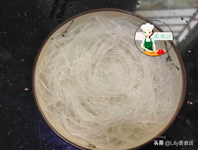 这菜蒸一蒸，5分钟就上桌，鲜美到流口水，低脂营养高，家人爱吃