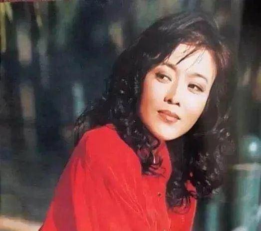 踩女朋友上位，然后心安理得一脚踢开，娱乐圈软饭男也太无耻了