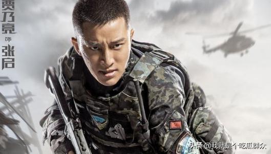 贾乃亮街边无人识，美女脱口喊出甜馨爸爸，难