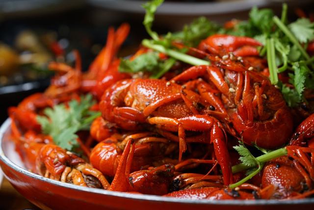 天天向上全国宵夜榜九村烤脑花勇夺第二 王一博直呼好吃