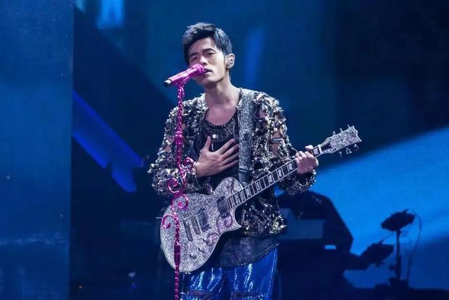 我天真地以为周杰伦是“歌坛霸主”，却不曾他