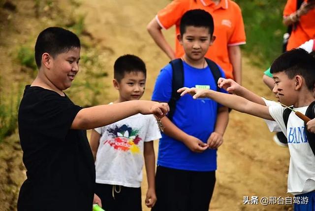 跋山涉水！邢臺車網(wǎng)小會員挑戰(zhàn)山野徒步……