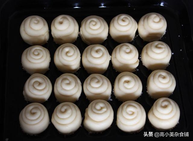 蜂蜜脆皮小面包—只是多加了一步，就让平凡无奇的面包惊艳起来