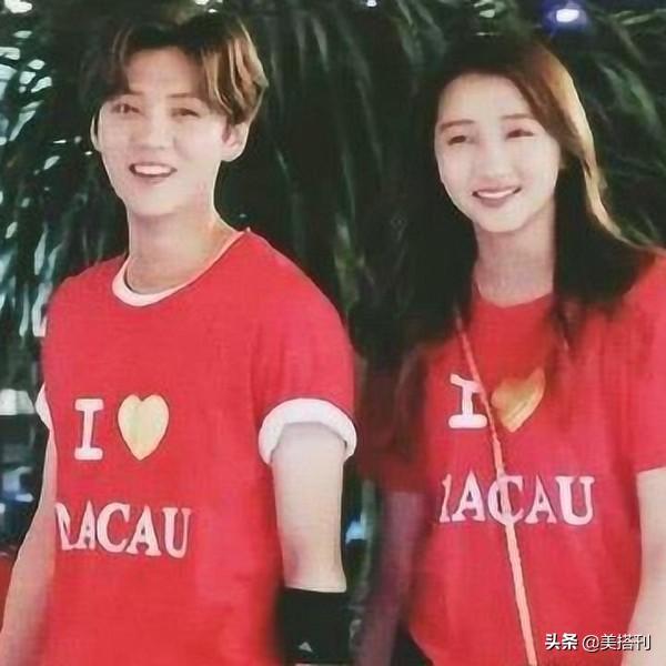 关晓彤鹿晗疑似同居，穿粉色卫衣宣传新剧，网友：刘海有点显老
