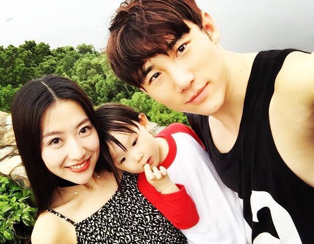 王丽坤美不过她，24岁被成龙捧红后，如今女儿已