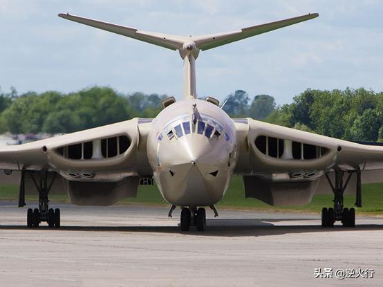 袖珍的法国超音速幻影Ⅳ轰炸机，战斗机改来的