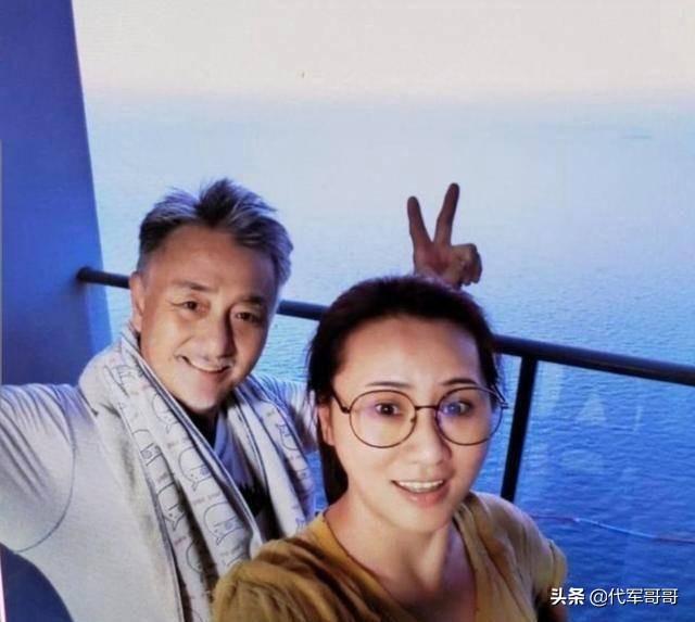 演武侠剧出名演员，娶小5岁美女生一子，如今