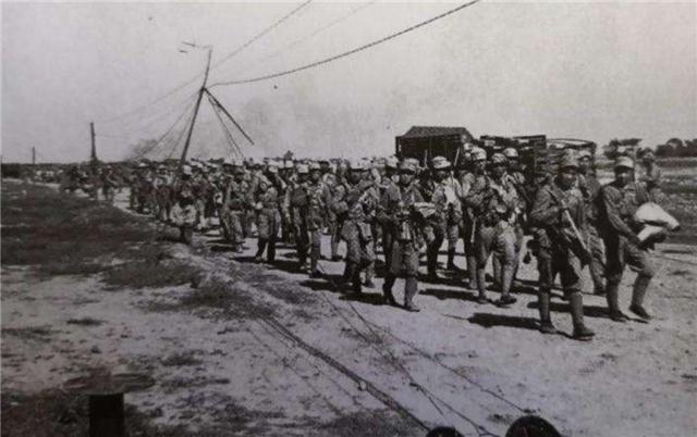 1949年，傅作义率领部下起义之后，他放走的2个高级将领是谁？