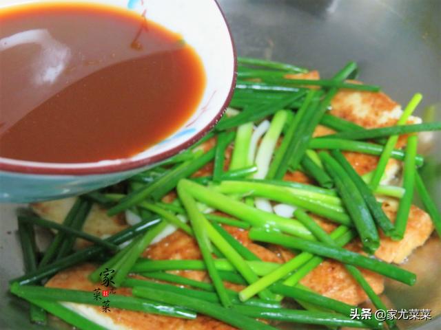 家常豆腐这样煎不粘锅，3块钱做一大盘，比青菜便宜，味道超好吃