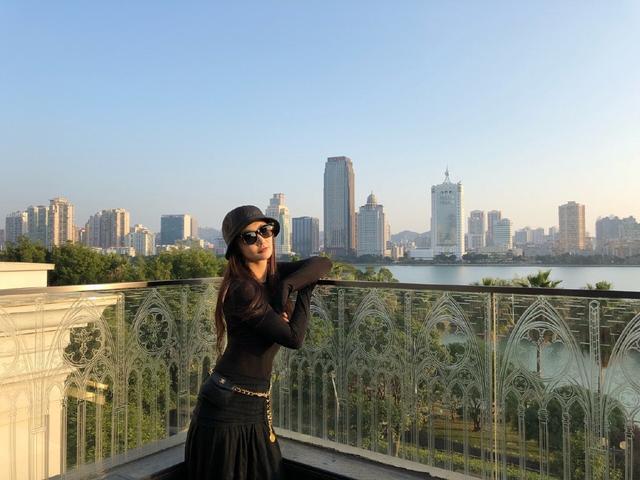 牛萌萌8岁开始出演，素有“小张曼玉”之称，