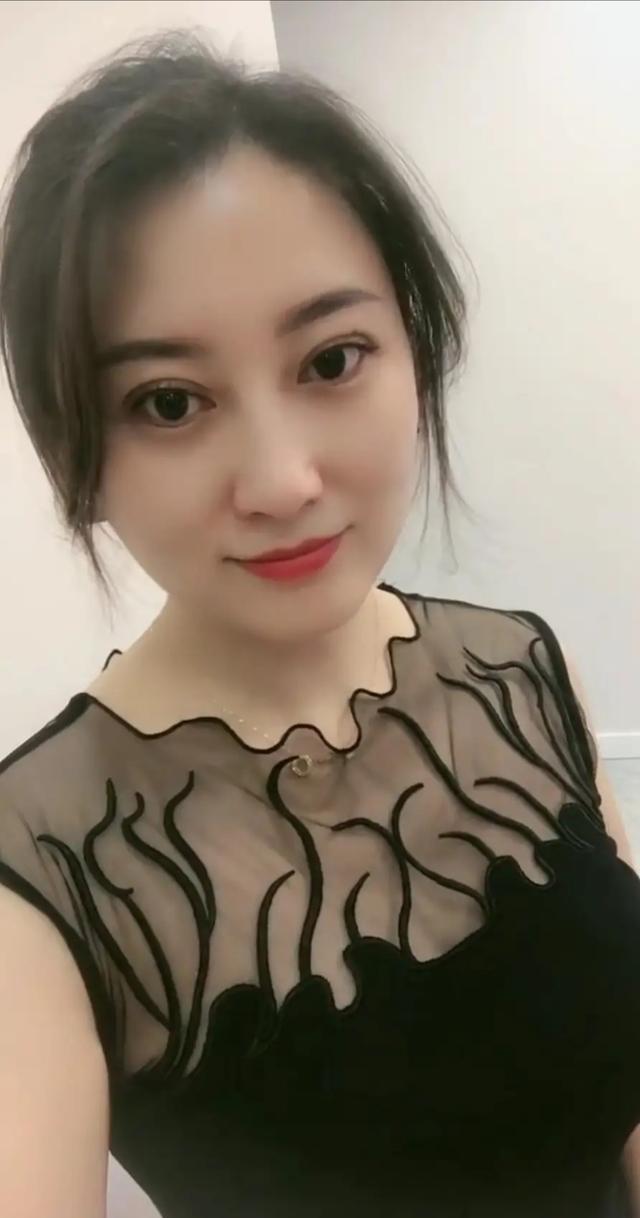 夏日葱茏，不如你一片清水出芙蓉。