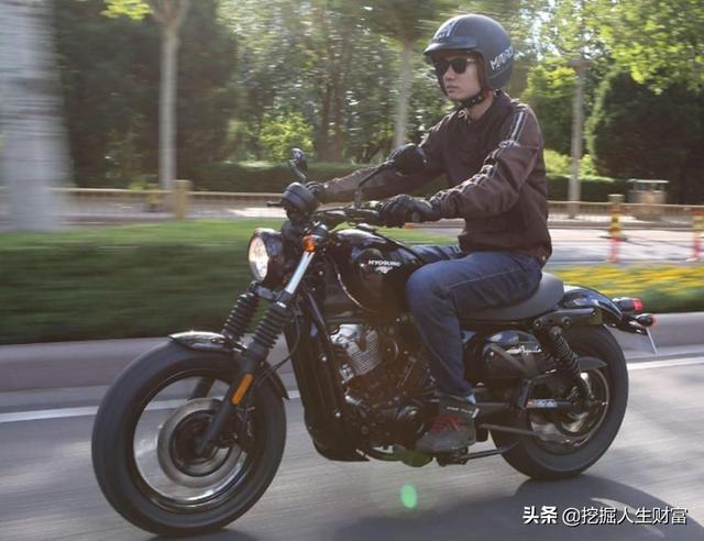 你的哈雷来了，前后碟刹+ABS，座高710极速136km/h