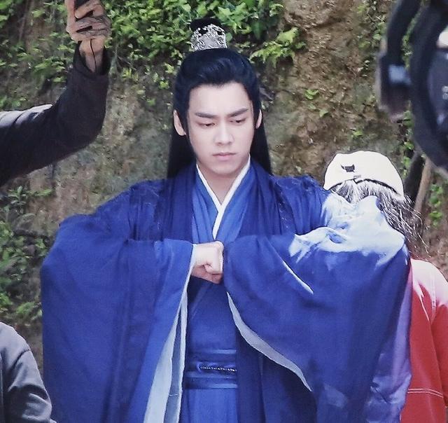 时隔3年李易峰终于迎来新古装剧，光看路透照，