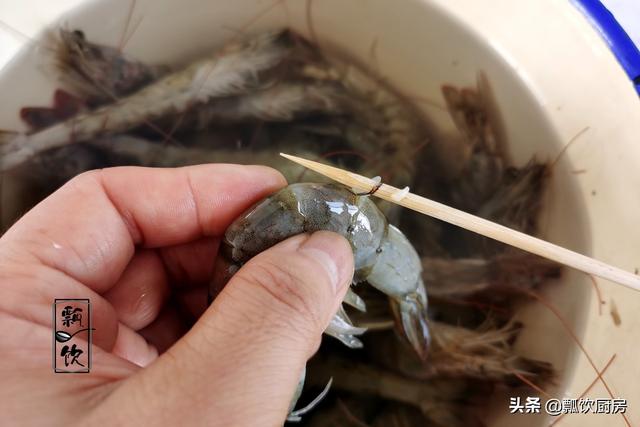 爱吃虾做不出好味道，按照这做法，让人胃口大开，连皮都吃掉