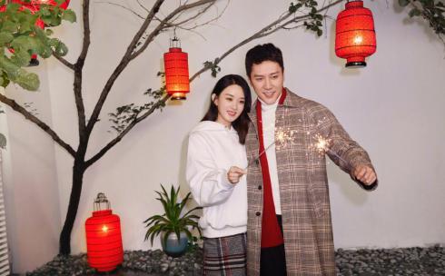 赵丽颖有匪晒出新剧照，终于有件漂亮衣服了，助理却被徐璐挖走