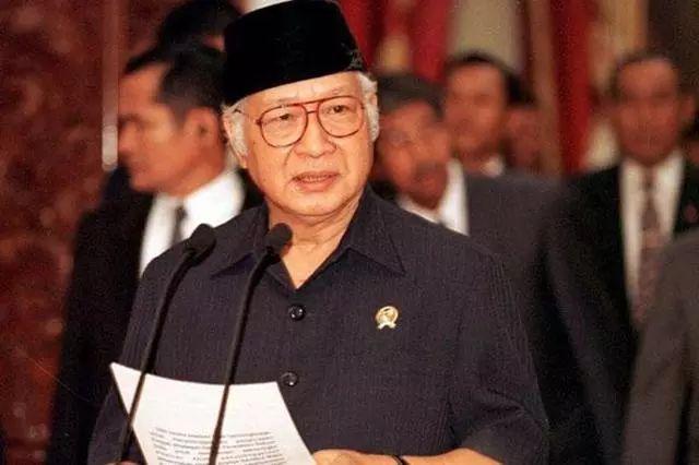 这个人是全球首贪，一人带走全国40%的资金，最