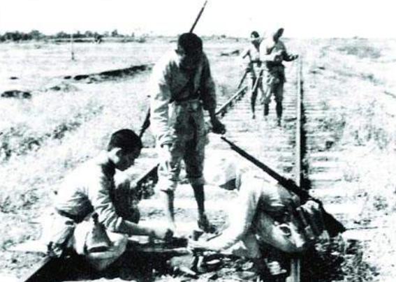 当汉奸什么下场？营长被我军击毙，尸体被特务当成八路军邀功请赏