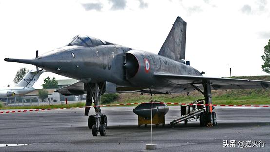 袖珍的法国超音速幻影Ⅳ轰炸机，战斗机改来的