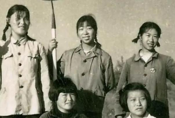 青海兄妹在工地工作，意外发现7万枚银元，上交