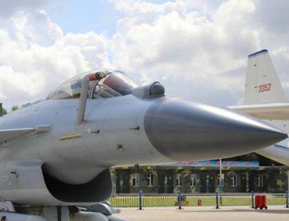 歼-10C战斗机性能究竟如何？能否站在三代半战机