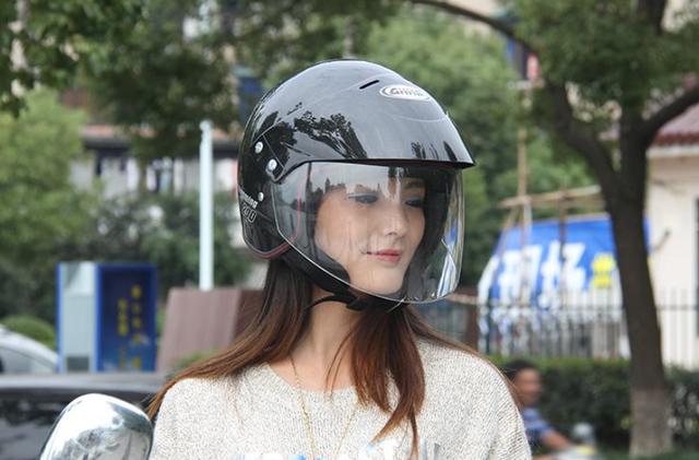 电动车上路还要买车险？车主炸锅了，跑这么慢