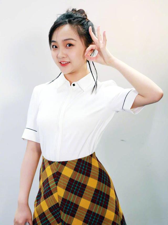 8岁进演艺圈，9岁奥运成名，18岁被群嘲长“残”