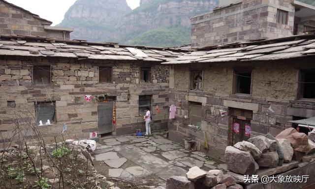 奇闻：中国发现“井底村”，与世隔绝几千年，出行要靠爬梯子