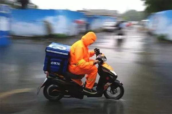 无锡外卖哥接笔大单一次性送150份，3趟跑完，看到收人以为看错了