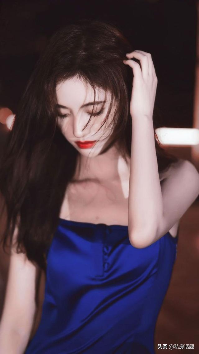 杨超越和鞠婧祎，一个初恋脸，一个高冷脸，你喜欢哪一个