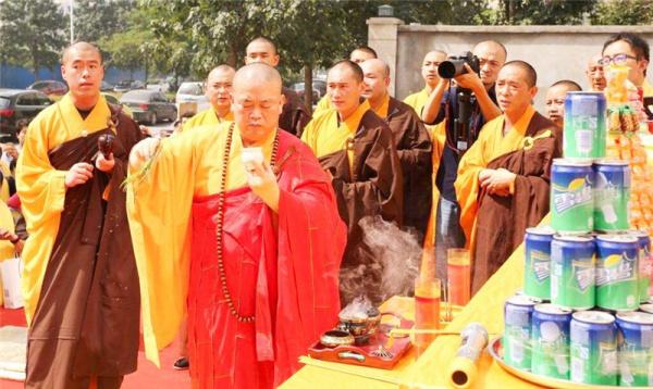 少林寺每年上亿的香火钱，到底去哪了？方丈释