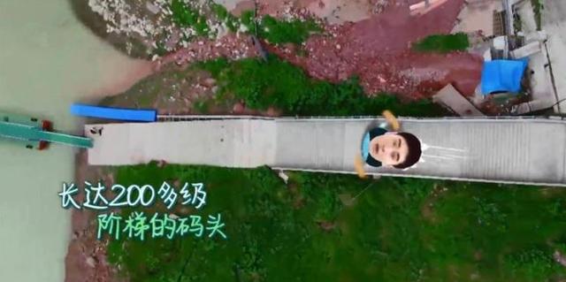 爬2000台阶满头大汗！黄晓明素颜曝光，网友：怎么好像朱之文？