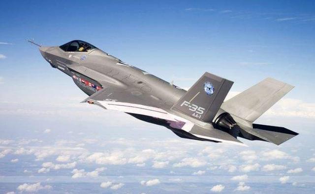 美军被迫吞下自己苦果，大批F35交货推迟，歼2