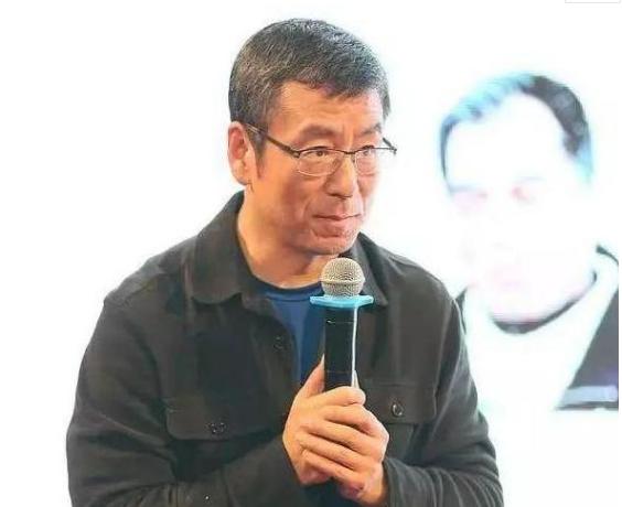 白岩松：曾患有严重抑郁，坐地铁无人识，如今52岁成了这样