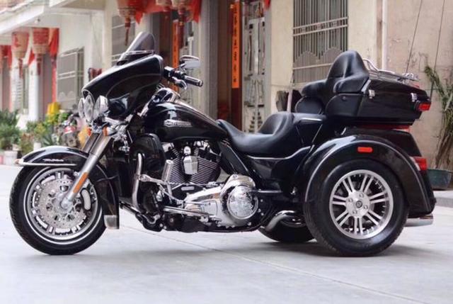 本田与摩托发生碰撞，本田车主索要2000赔偿，殊不知摩托车损更高