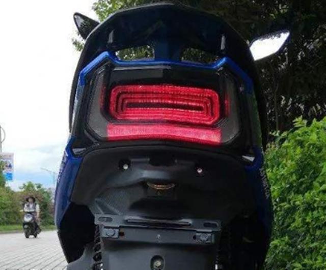 三阳的“运动健将”！标配ABS，油耗2.7升，150c