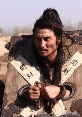 同父同母不同命，弟弟成大明星，衣帽间价值2个亿，哥哥却入狱