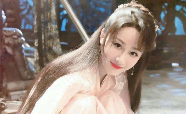 杨紫人缘好不好，看看这4位男性朋友，团宠无疑了