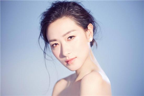 向来低调安静，节目一开场，居然成了乘风破浪的团宠