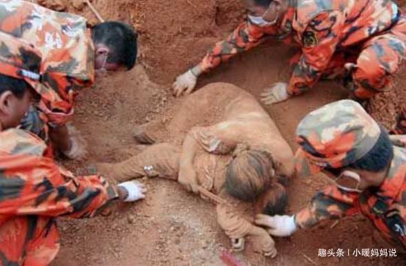 9张让人潸然泪下的母爱照，妈妈实在是太伟大了