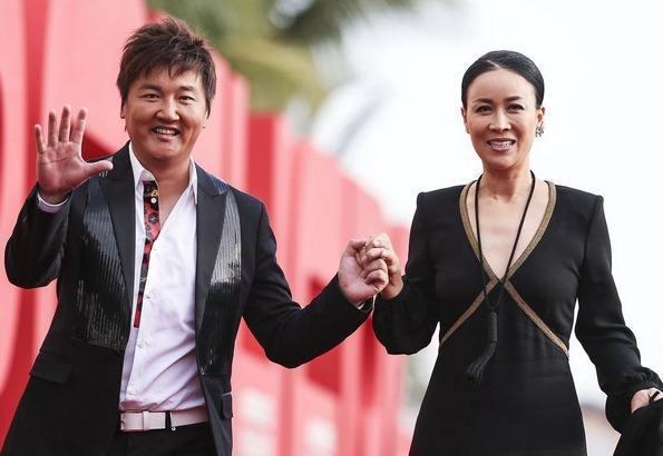 踹路人，得罪同行，那英为何如此我行我素？看她背后的那辛就懂了