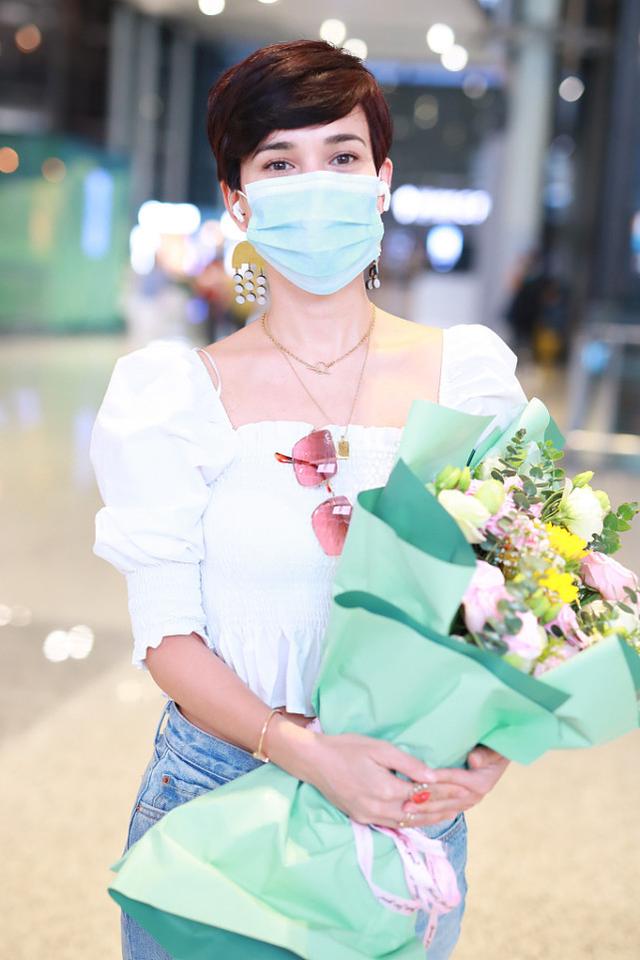 卢靖姗真该放弃走“软妹”路线，看着显矮还有