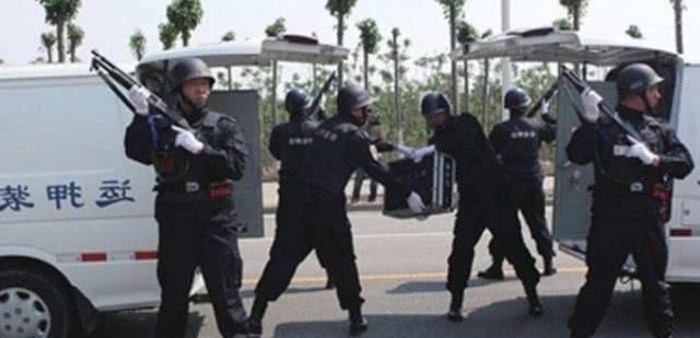 为什么押送钞票是霰弹枪，而押送高考试卷却是