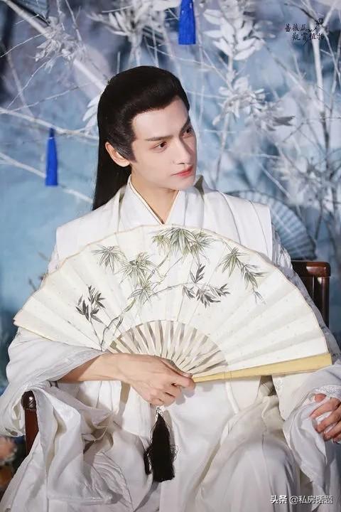 罗云熙的《月上重火》：这样的上官透是否有撩到你