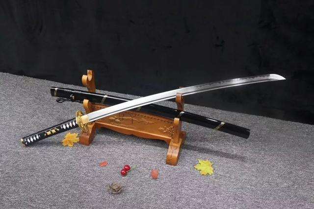 唐刀和日本武士刀相比，谁更强？为什么中国唐刀名气不如日本刀？